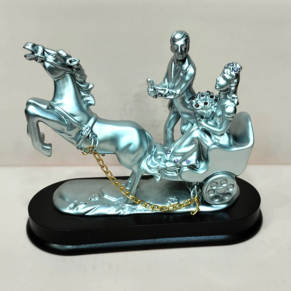 Exclusive Decorative Showpiece